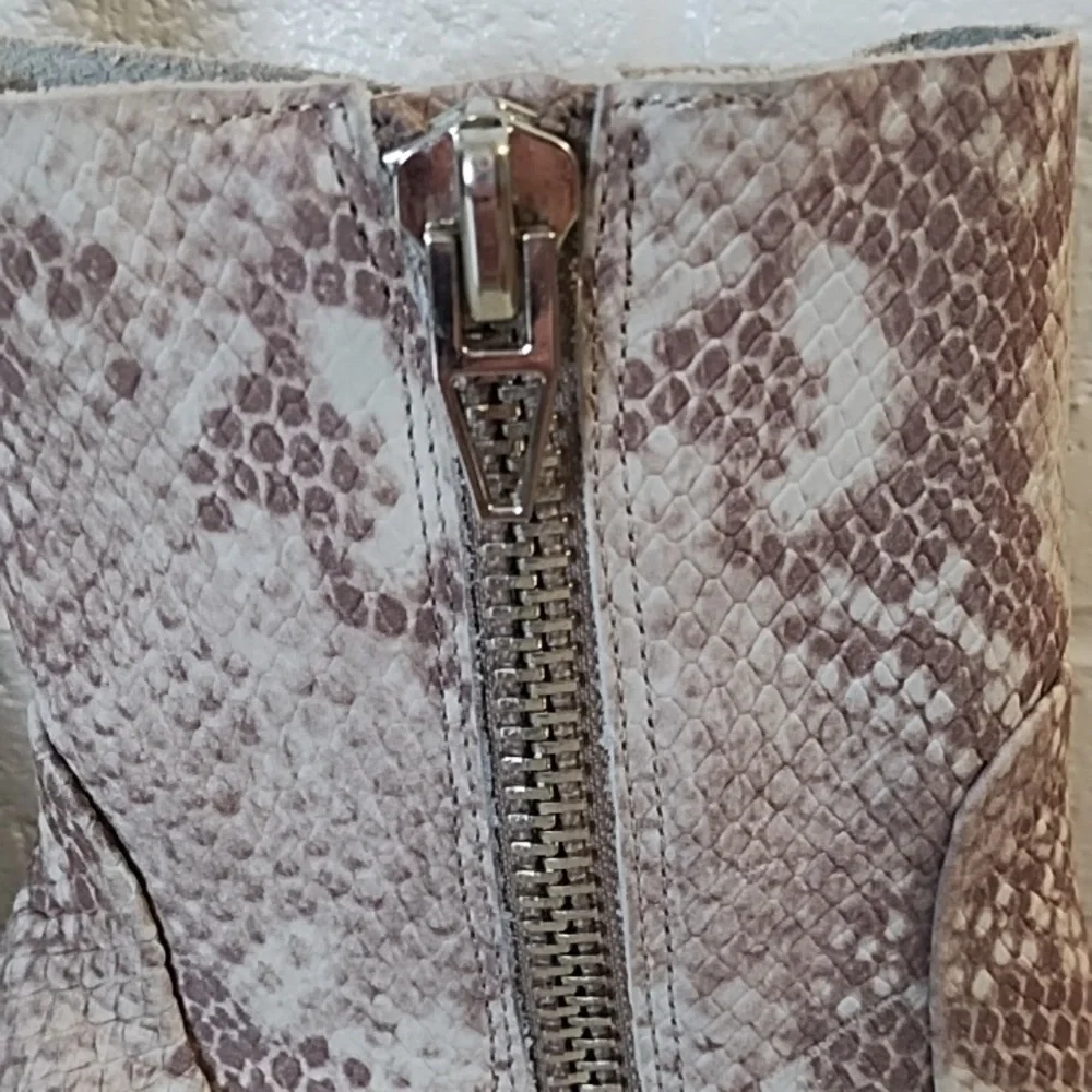 Dolce Vita Snake Embossed Genuine Leather Silver Inner Zipper Samie Boot 8.5